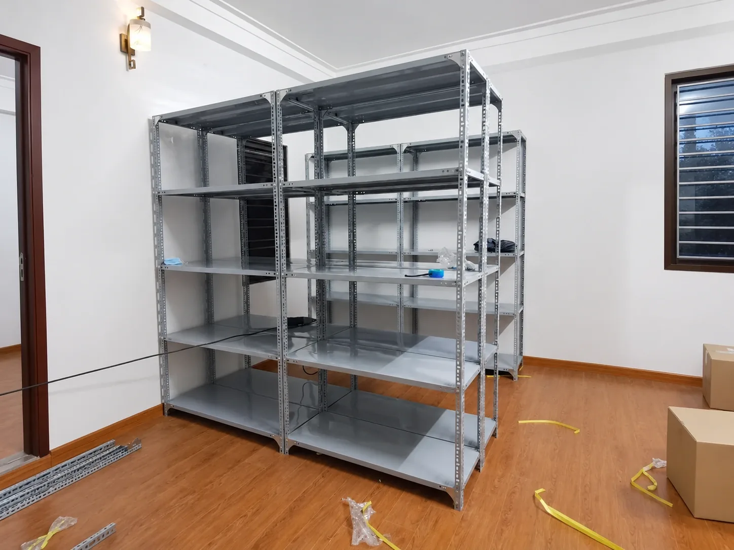 Kệ sắt v lỗ 5 tầng: dài 1200 x rộng 400 x cao 2000